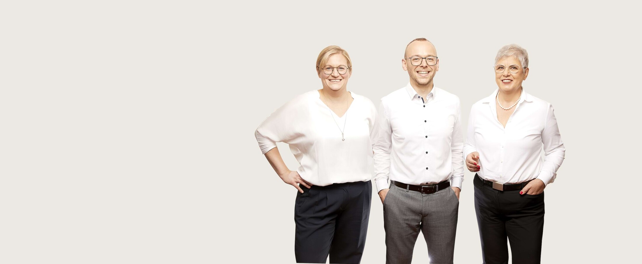 Frau Zimmermann-Brase, Frau Frank und Herr Pfefferle lächeln und blicken in die Kamera.