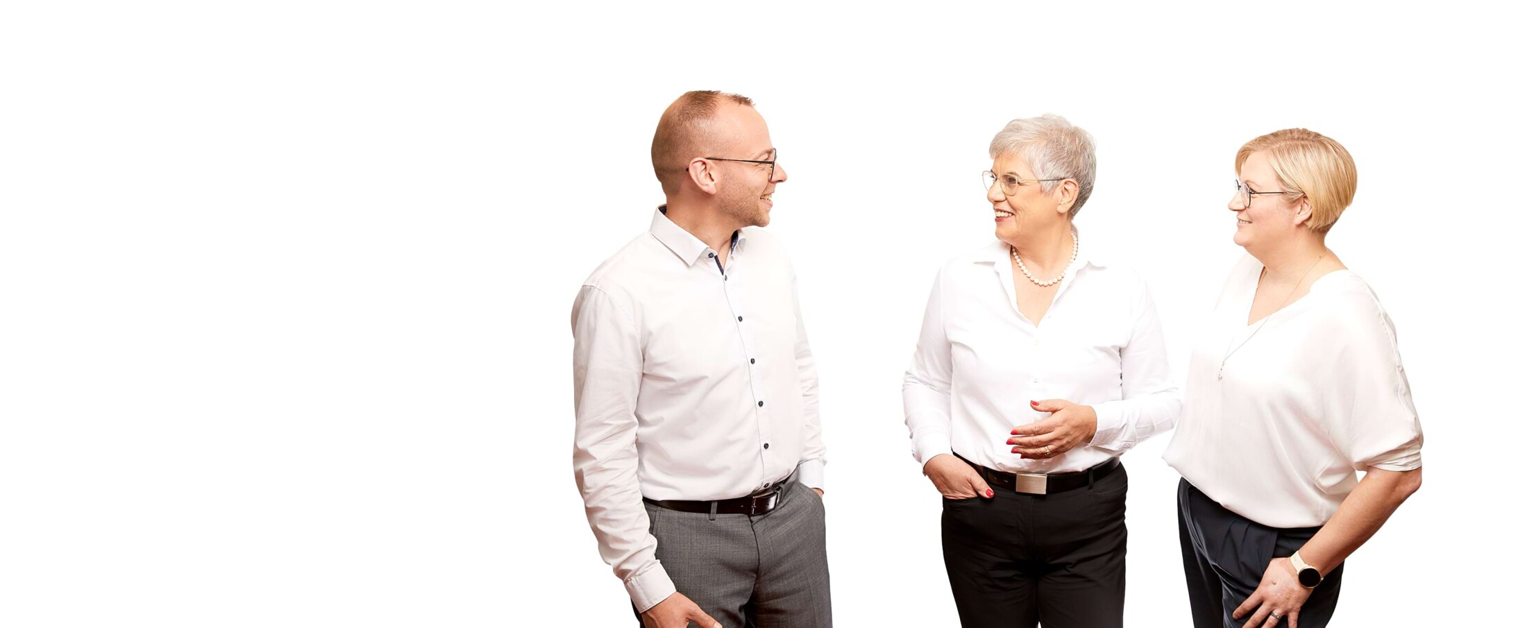 Frau Zimmermann-Brase, Frau Frank und Herr Pfefferle befinden sich in einem freundlichen Gespräch